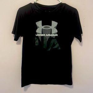 Under Armour black tshirt